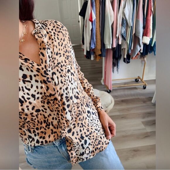 Joie 100% Silk Button Up Blouse Top Collared Like New Size XS Generous Fit - Picture 3 of 4